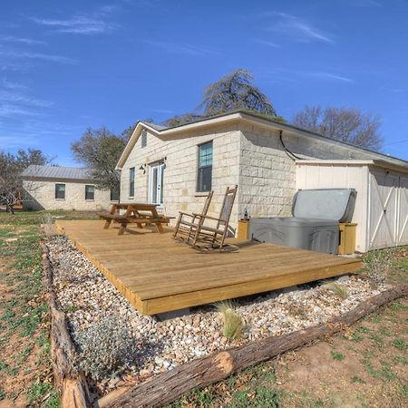 Olive St Ranch With Hottub-Grill And Party Barn Villa Fredericksburg Exterior photo