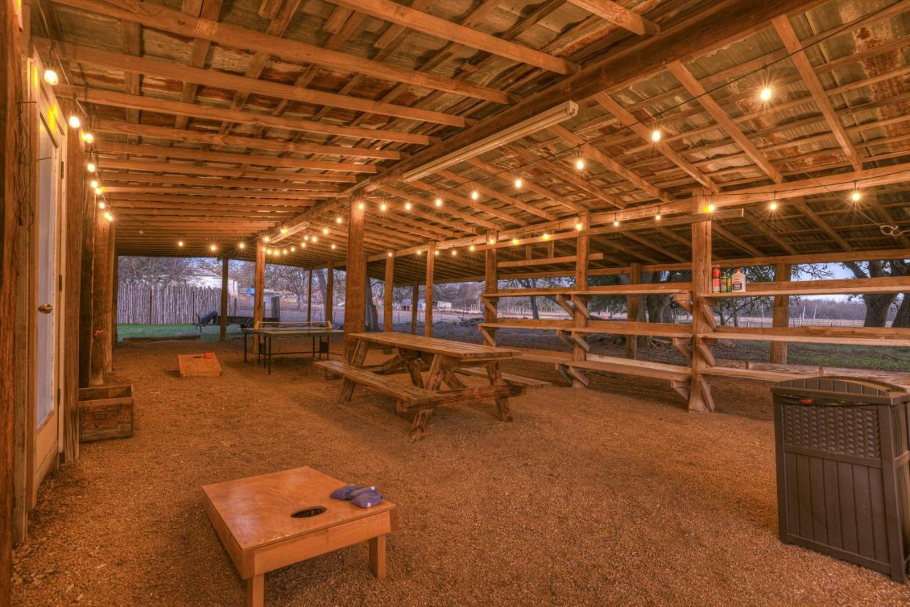 Olive St Ranch With Hottub-Grill And Party Barn Villa Fredericksburg Exterior photo