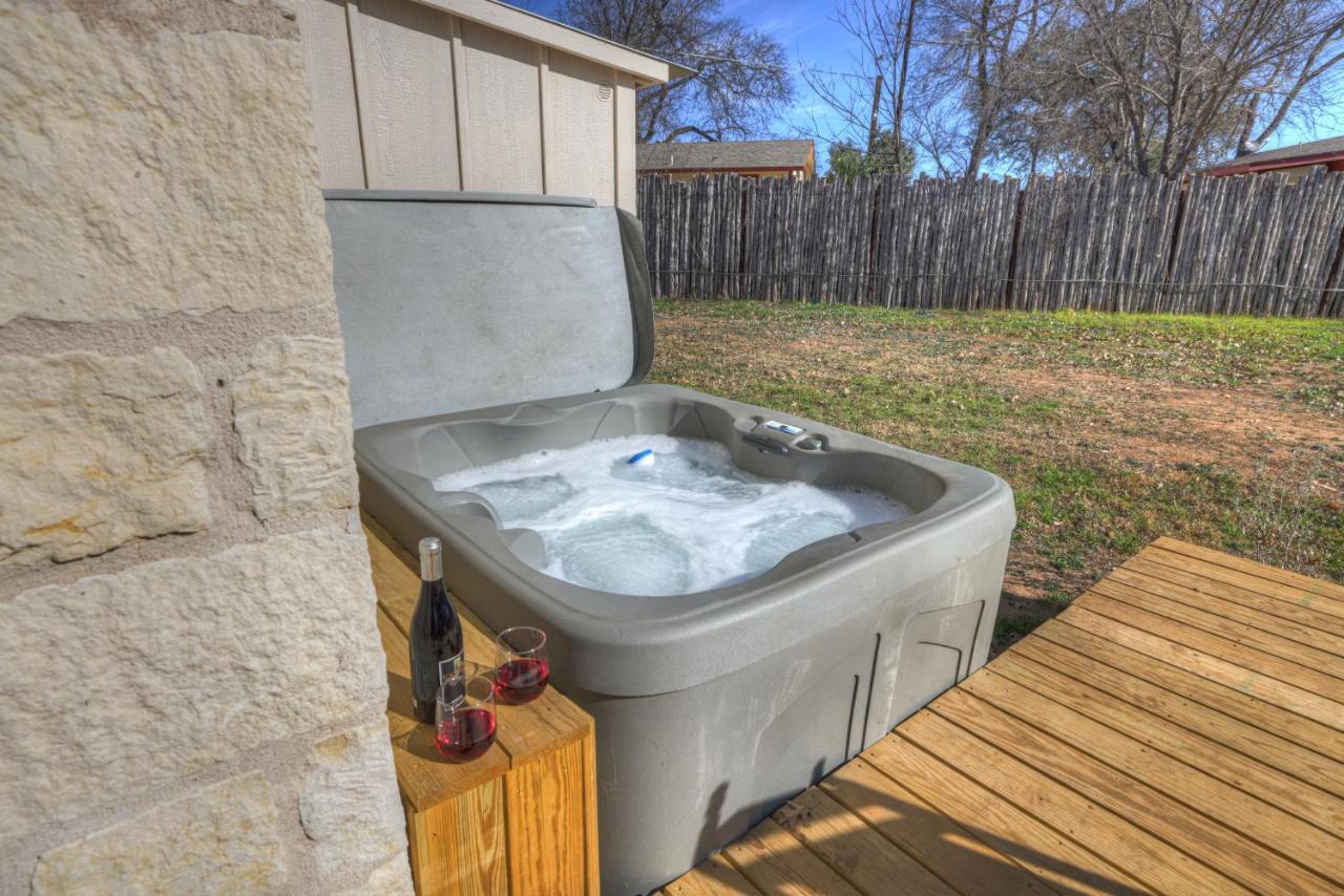 Olive St Ranch With Hottub-Grill And Party Barn Villa Fredericksburg Exterior photo