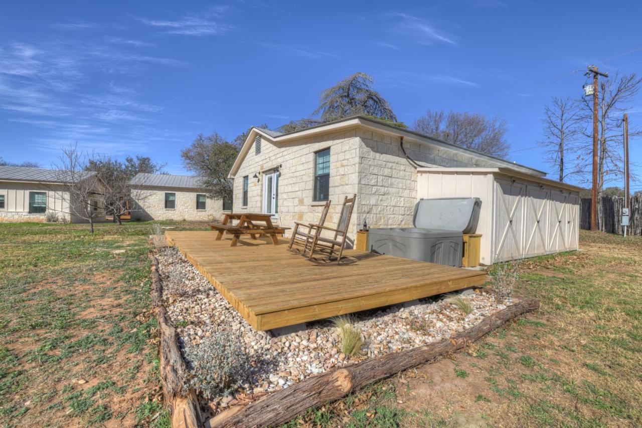 Olive St Ranch With Hottub-Grill And Party Barn Villa Fredericksburg Exterior photo